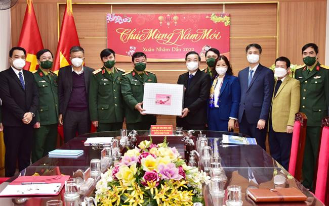 Chủ tịch UBND thành phố Hà Nội thăm, động viên sản xuất một số đơn vị, doanh nghiệp