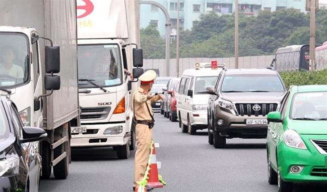 Hà Nội công bố đường dây nóng phản ánh giao thông dịp Giỗ Tổ, 30/4