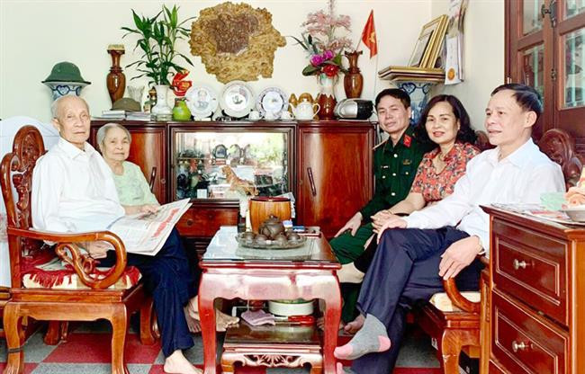 Một gia đình “giàu có” ở Việt Hưng