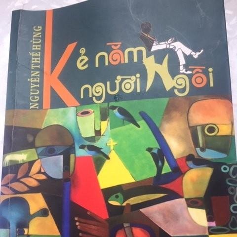 "Kẻ nằm người ngồi" - cuốn tiểu thuyết hay