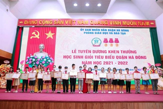 Phòng GD&ĐT Hà Đông: Tuyên dương, khen thưởng học sinh giỏi tiêu biểu năm 2021-2022