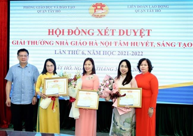 Quận Tây Hồ xét giải thưởng "Nhà giáo Hà Nội tâm huyết, sáng tạo" lần thứ VI năm học 2021-2022