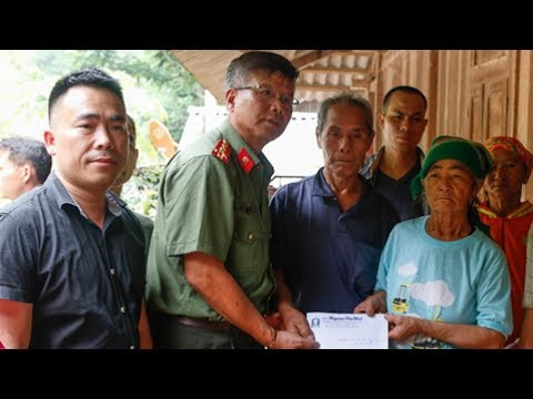Báo Người Hà Nội trao tặng quà cho nhân dân vùng lũ Mường Lát, Thanh Hoá