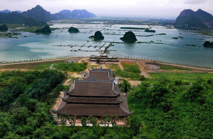 Chùa Tam Chúc - Ngôi chùa lớn nhất thế giới nằm ở Hà Nam