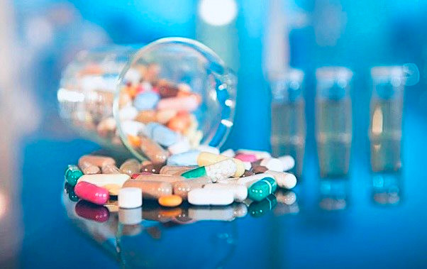 Ban hành Nghị quyết về việc bảo đảm thuốc và trang thiết bị y tế