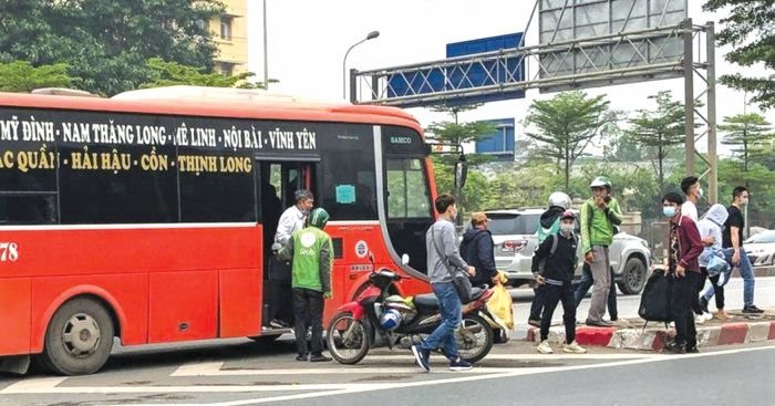 Thanh tra Sở Giao thông Vận tải Hà Nội: Tăng cường xử lý dứt điểm nạn “bến cóc, xe dù"