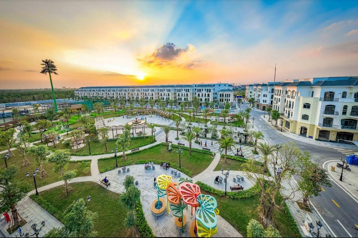 Vừa bàn giao nhà, Vinhomes Ocean Park 2 - The Empire đã rộn ràng lễ hội