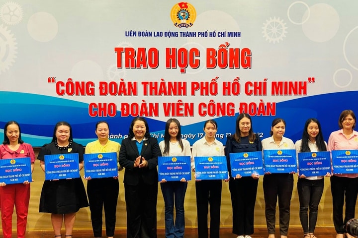 Tổ chức lễ trao học bổng “Công đoàn TP.HCM năm 2022” 
