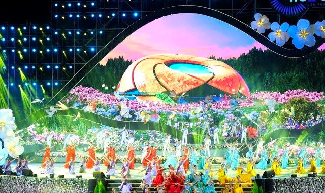 Khai mạc Festival Hoa Đà Lạt lần thứ 9 với chủ đề " Đà Lạt - Thành phố bốn mùa hoa"