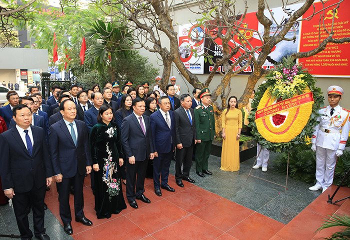 Hà Nội: Đoàn đại biểu Thành phố dâng hương tại Di tích Đài tưởng niệm Khâm Thiên