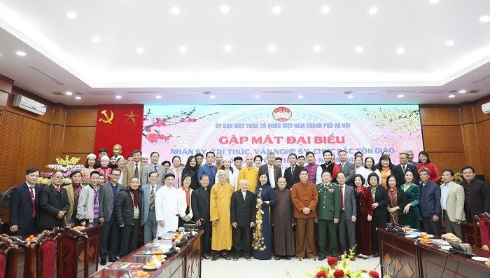 Mặt trận Thành phố gặp mặt đại biểu chức sắc tôn giáo, nhân sỹ, trí thức, văn nghệ sỹ người dân tộc thiểu số Xuân Quý Mão