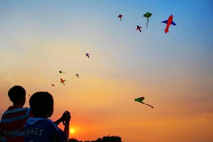 Bình yên cùng “Cánh diều trong phố” 
