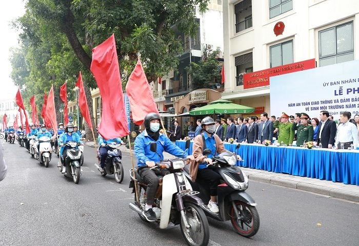 Quận Hoàn Kiếm ra quân đảm bảo trật tự đô thị, an toàn giao thông và vệ sinh môi trường