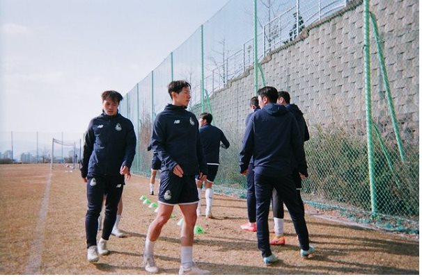 Văn Toản nỗ lực tập luyện với mục tiêu thăng hạng lên K-League 1 trong mùa giải mới