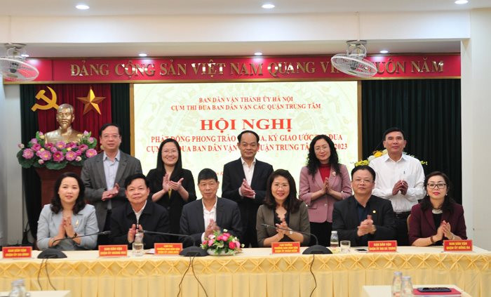 Hà Nội: Ban Dân vận 8 quận trung tâm kí kết giao ước thi đua năm 2023