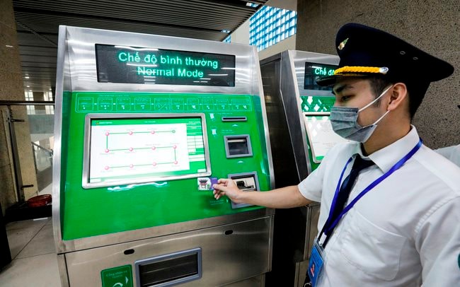 Thẻ vé liên thông đi tàu điện, xe buýt sẽ được thực hiện vào năm 2024