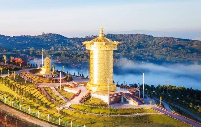Bảo tháp Kinh luân ở Lâm Đồng được công nhận kỷ lục Guinness thế giới