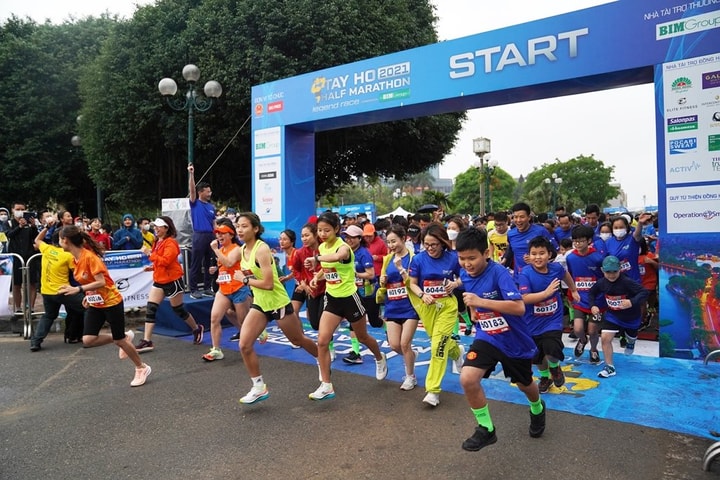 Giải chạy bán marathon Tây Hồ 2023