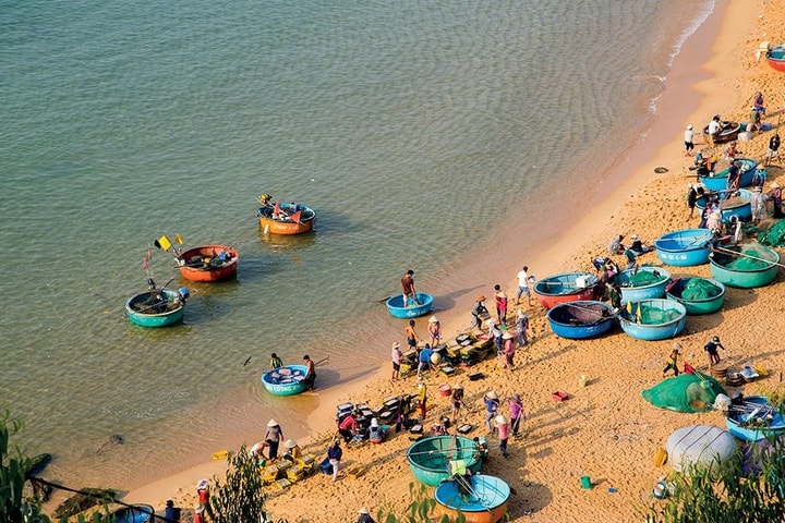 Làng chài Nhơn Lý - ‘Hometown Cha-cha-cha’ phiên bản Việt