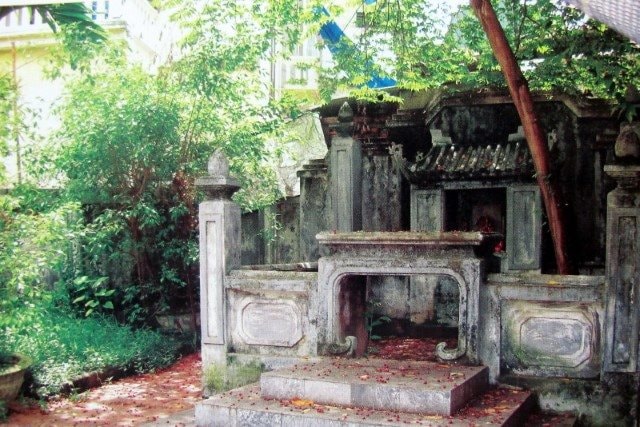 Mộ danh nhân Đặng Trần Côn (quận Thanh Xuân)