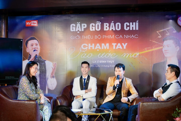 Ca sĩ Đình Thụy ra mắt phim ca nhạc "Chạm tay vào ước mơ"