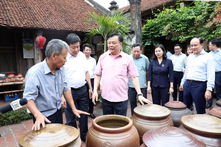 Khảo sát công tác quản lý, bảo tồn và phát huy giá trị làng cổ Đường Lâm và khu di tích Đền Và