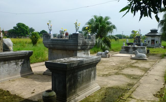 Lăng đá Quận Vân (huyện Thường Tín)