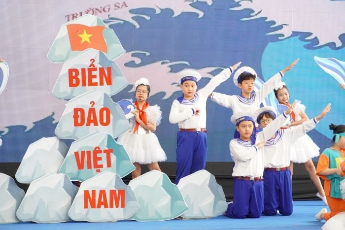 Bồi đắp tình yêu quê hương, đất nước cho học sinh Thủ đô