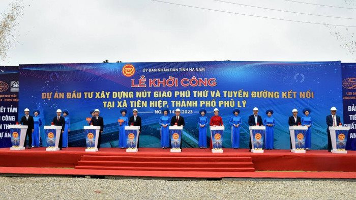 Chủ tịch Quốc hội bấm nút khởi công nút giao Phú Thứ tại Hà Nam