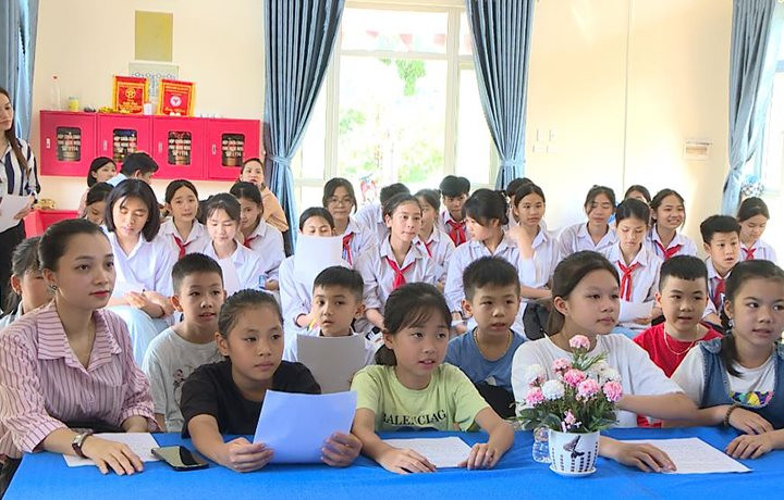 Học sinh huyện Phúc Thọ (Hà Nội) được tập huấn truyền dạy hát chèo