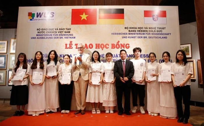 Bộ Khoa học và Nghệ thuật Bang Hessen trao học bổng cho 90 sinh viên Việt Nam xuất sắc