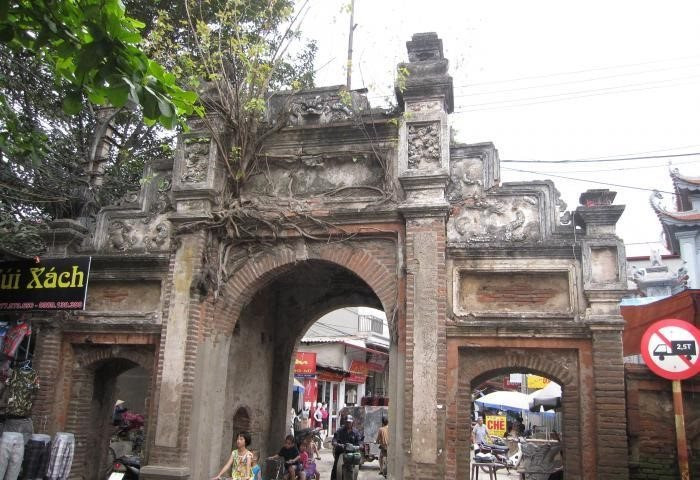 Cổng làng Phù Ninh (huyện Gia Lâm)