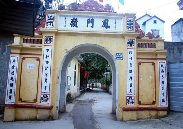 Cổng làng Phú Thứ (quận Nam Từ Liêm)