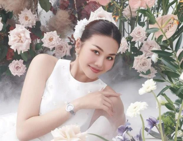 Siêu mẫu Thanh Hằng xác nhận sắp kết hôn ở tuổi 40