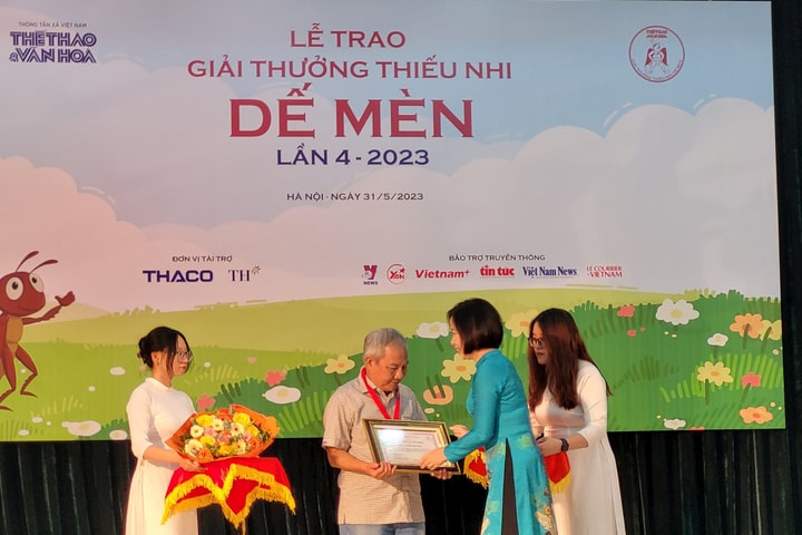 Trao Giải thưởng Thiếu nhi Dế Mèn lần 4