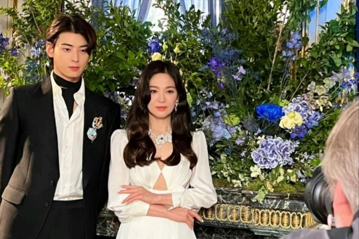 Song Hye Kyo và Cha Eun Woo hội ngộ