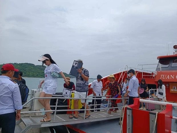 Quảng Ninh: Hơn 600 du khách muốn ở lại đảo trải nghiệm cùng ngư dân đón bão số 1