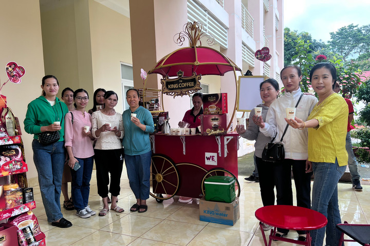 Bà Lê Hoàng Diệp Thảo trao tặng 150 xe WeHome Café cho phụ nữ khó khăn tại tỉnh Đắk Lắk