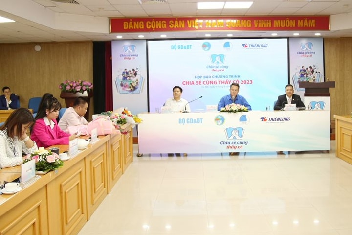 Khởi động chương trình “Chia sẻ cùng thầy cô” năm 2023