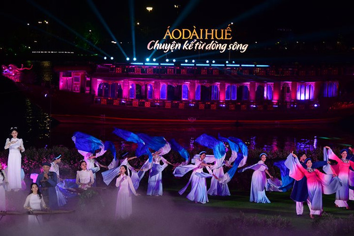 Lễ hội Mùa thu Festival Huế 2023: Áo dài cùng dòng sông Hương lung linh sắc Màu
