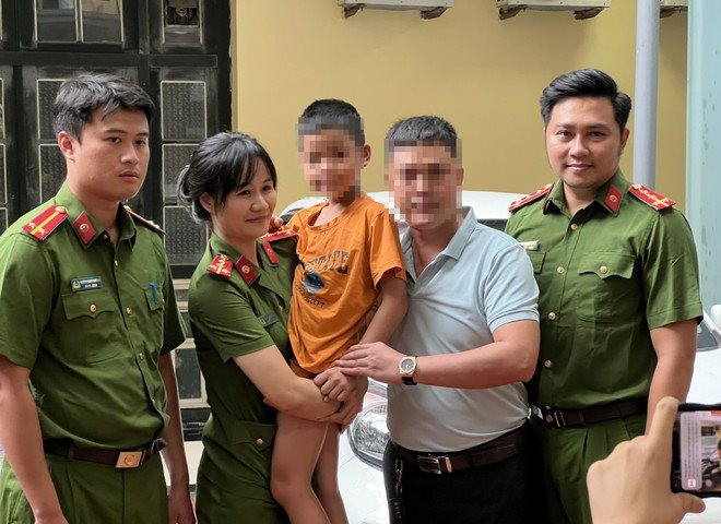 Chủ tịch UBND TP Hà Nội khen thưởng các đơn vị giải cứu bé trai bị bắt cóc