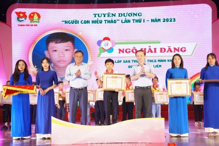 Hà Nội tuyên dương 110 gương thanh thiếu nhi là "Người con hiếu thảo"