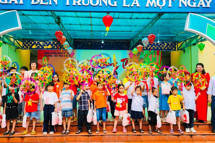 Trường Tiểu học Mễ Trì (Nam Từ Liêm, Hà Nội) tưng bừng đón Tết Trung thu