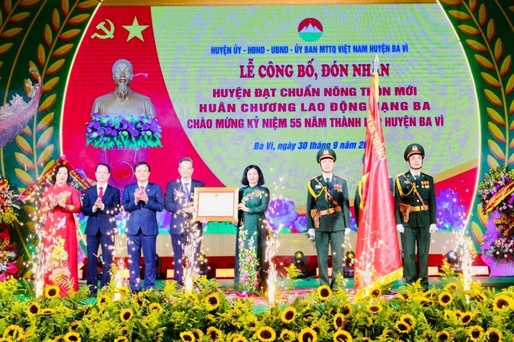 Huyện Ba Vì (Hà Nội) đón nhận danh hiệu đạt chuẩn Nông thôn mới và kỷ niệm 55 năm Ngày thành lập