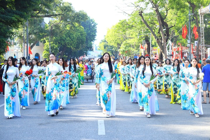 Carnaval Thu Hà Nội - sức hút ấn tượng từ sắc màu văn hoá