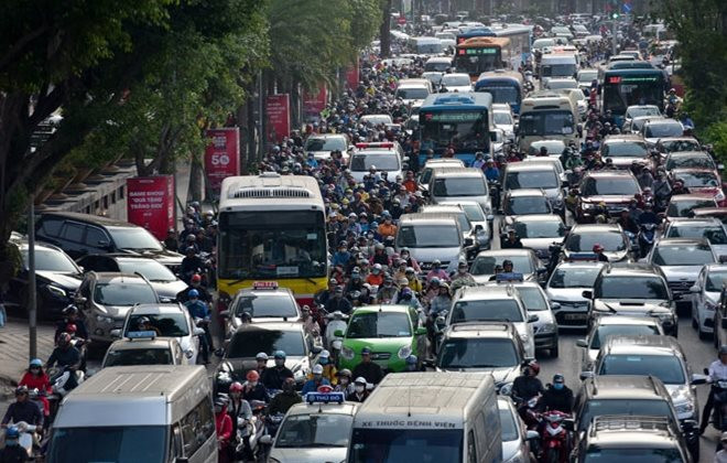 Hà Nội: Cấm phương tiện rẽ trái từ phố Hàm Nghi, Nguyễn Hoàng vào Lê Đức Thọ để điều chỉnh ùn tắc