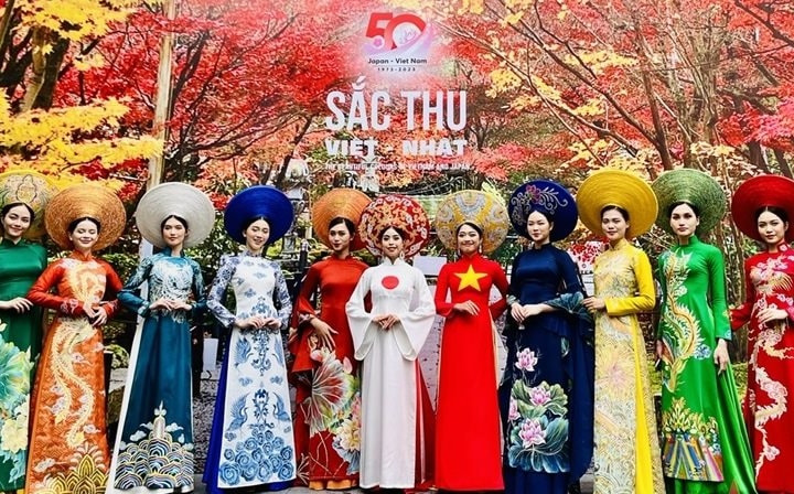 Giao lưu áo dài và kimono tại "Sắc Thu Việt-Nhật"