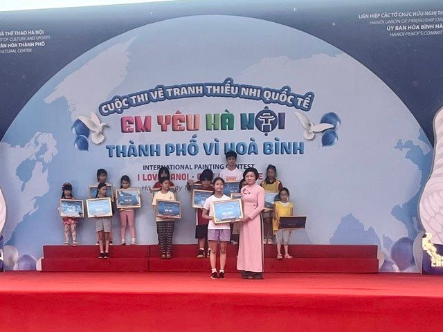 56 tác phẩm đạt giải tại cuộc thi “Em yêu Hà Nội - Thành phố vì hòa bình”