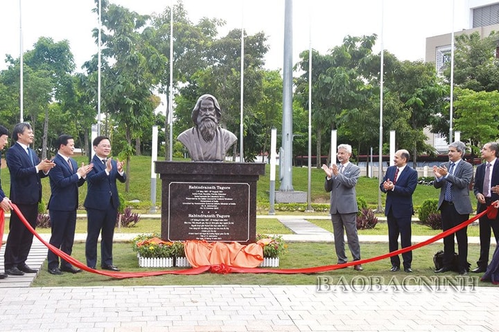 Khánh thành tượng đài danh nhân RabinDranath Tagore tại Bắc Ninh