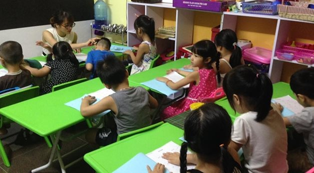 Cử tri Hà Nội đề nghị nghiên cứu điều chỉnh sách giáo khoa, quản lý hoạt động dạy thêm, học thêm